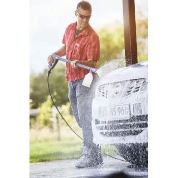 Nilfisk Car Combi Cleaner 2,5 L tiivistetty autoshampoo