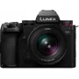 Panasonic Lumix DC-S5 Mark II järjestelmäkamera Lumix S 50mm f/1.8 objektiivilla - musta