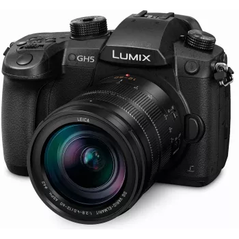 Panasonic Lumix DC-GH5LEG-K järjestelmäkamera Leica DG Vario-Elmarit 12-60mm f/2.8-4 ASPH. POWER O.I.S. objektiivilla, 20.3MP Micro Four Thirds, 4K 60p video, 5-akselinen Dual I.S. 2, Wi-Fi/Bluetooth, roiskevesi-/pakkassuojaus, musta