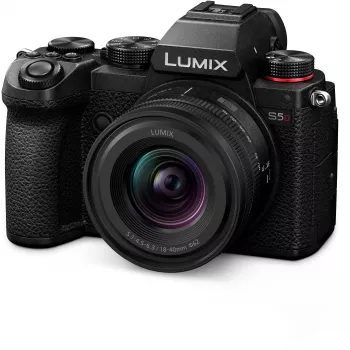 Panasonic Lumix DC-S5D kamera ja objektiivisarja 18-40mm (DC-S5DNE-K)