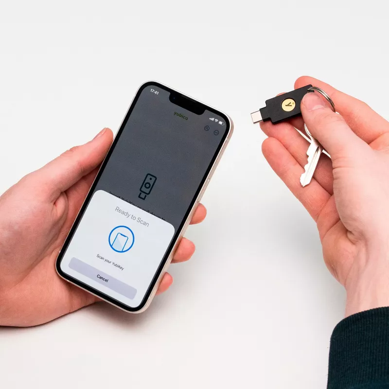YubiKey 5C NFC suojausavain (musta/kulta, 2 kpl:n pakkaus)