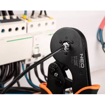 Automaattinen räikkäpihdit johdonpäiden holkeille 0,25-16 mm² (AWG 23-5), neliöpuristus, 210 mm, ergonominen kaksikomponenttikahva, musta/oranssi
