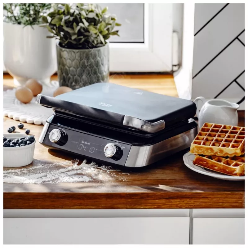 Adler AD 3084 vohvelirauta, 2400 W, musta/hopea