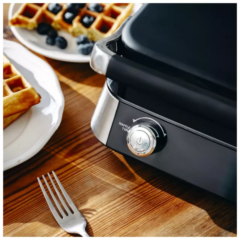 Adler AD 3084 vohvelirauta, 2400 W, musta/hopea