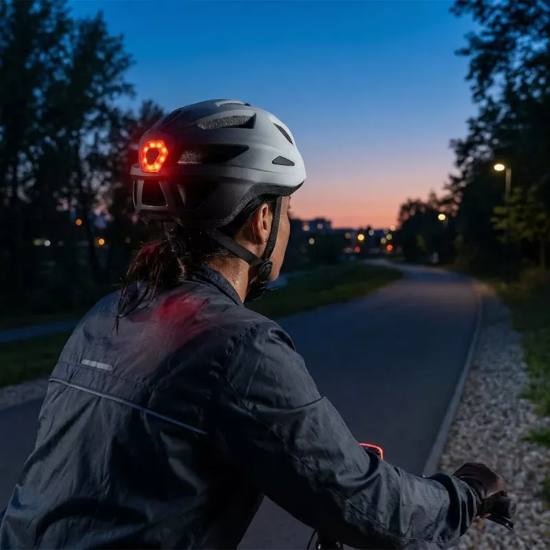 Vayox Active pyöräilykypärä LED-valolla, valkoinen-musta, koko M (54-58 cm)