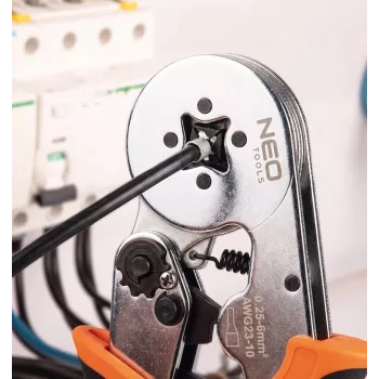 NEO Tools itsesäätyvät räikkäpihdit johdinpäätteille 0,25-6 mm² (AWG 23-10), neliöpuristus, ergonominen kaksikomponenttikahva, 200 mm