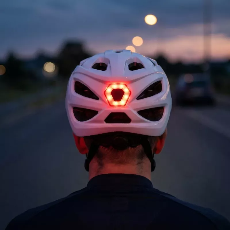 Vayox Speed kiiltävä valkoinen LED pyöräilykypärä koko M