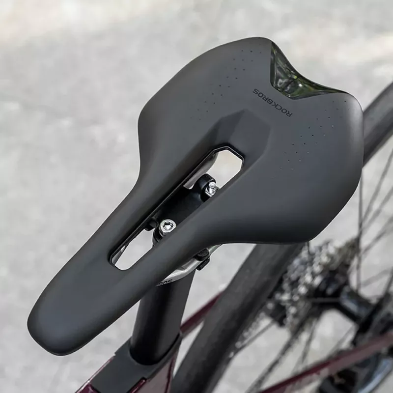 ROCKBROS RK145 sport anatomian mukainen pyöränsatula keskimmäisellä aukolla, musta