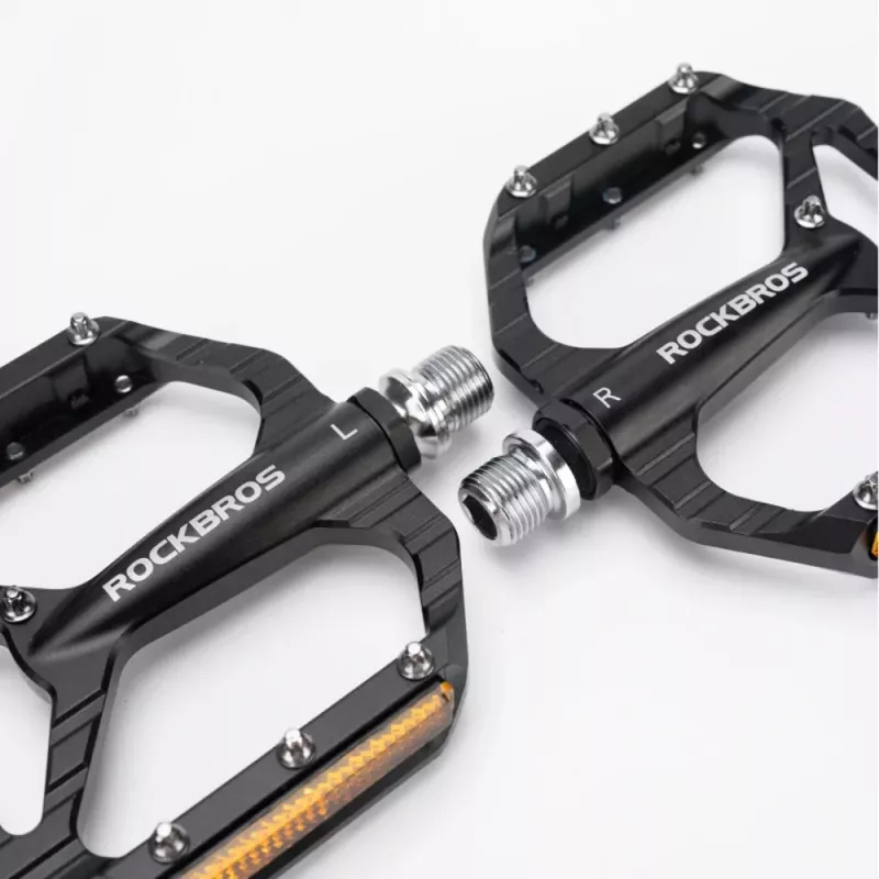 ROCKBROS C700 Heijastavat alumiiniset tasopolkimet, mustat