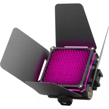 Zhiyun M20C COMBO RGB LED-täytevalo magneettikiinnityksellä, 20W, 2700K-6500K, CRI≥95, OLED-näyttö, Bluetooth-sovellusohjaus, ministatiivi, diffuusori, grid, säilytyslaukku