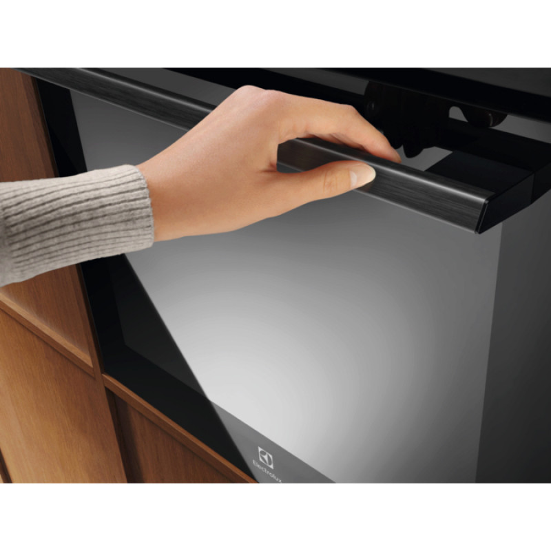 Electrolux LOF6P16Z kalusteisiin asennettava sähköuuni, 71 L, pyrolyysipuhdistus, SoftClosing, musta
