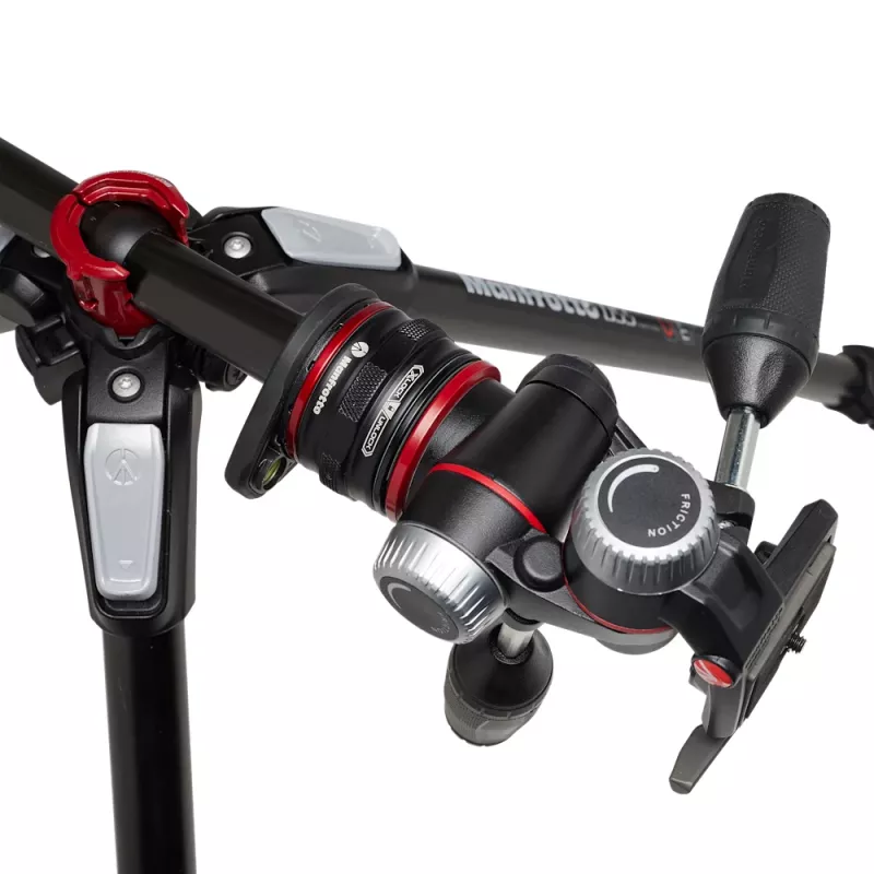 Manfrotto MK055CXPRO33WQR hiilikuitujalusta 3 jalasegmentillä ja XPRO 3-suuntaisella kuulapäällä