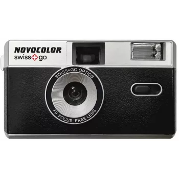 Swiss+Go Novocolor 35mm analoginen kamerasarja salamalla, laukulla, hihnalla ja Kodak-filmillä (SWI401608)