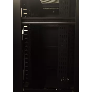 DSIT pystysuora kaapelinhallintapaneeli 32U 300mm leveä musta