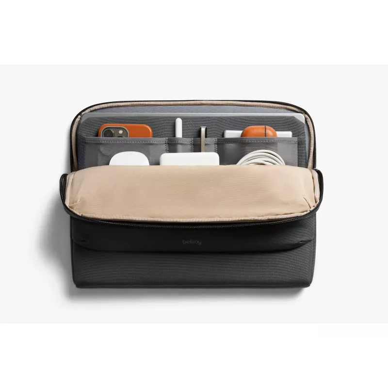 Bellroy Laptop Caddy 16 inch liuskekivenharmaa - ohut suojakotelo lisävarustetaskuilla