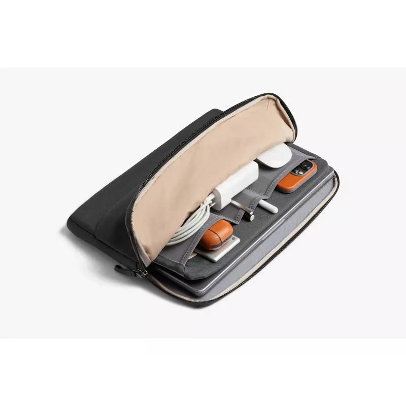 Bellroy Laptop Caddy 16 inch liuskekivenharmaa - ohut suojakotelo lisävarustetaskuilla