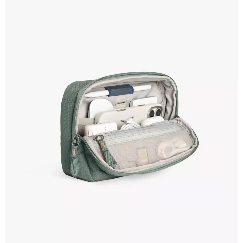 UNIQ Denver Tech Kit -pussi 2,5 L, Musta