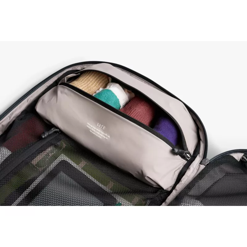 Bellroy Lite Travel Pack 30L musta kannettavan tietokoneen reppu