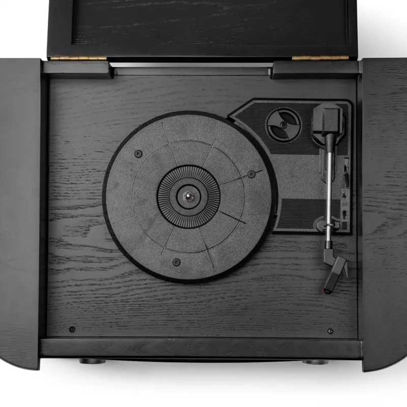 AKAI ATT-350CC levysoitin CD:llä, kasettisoittimella, USB-tallennuksella ja AM/FM-radiolla