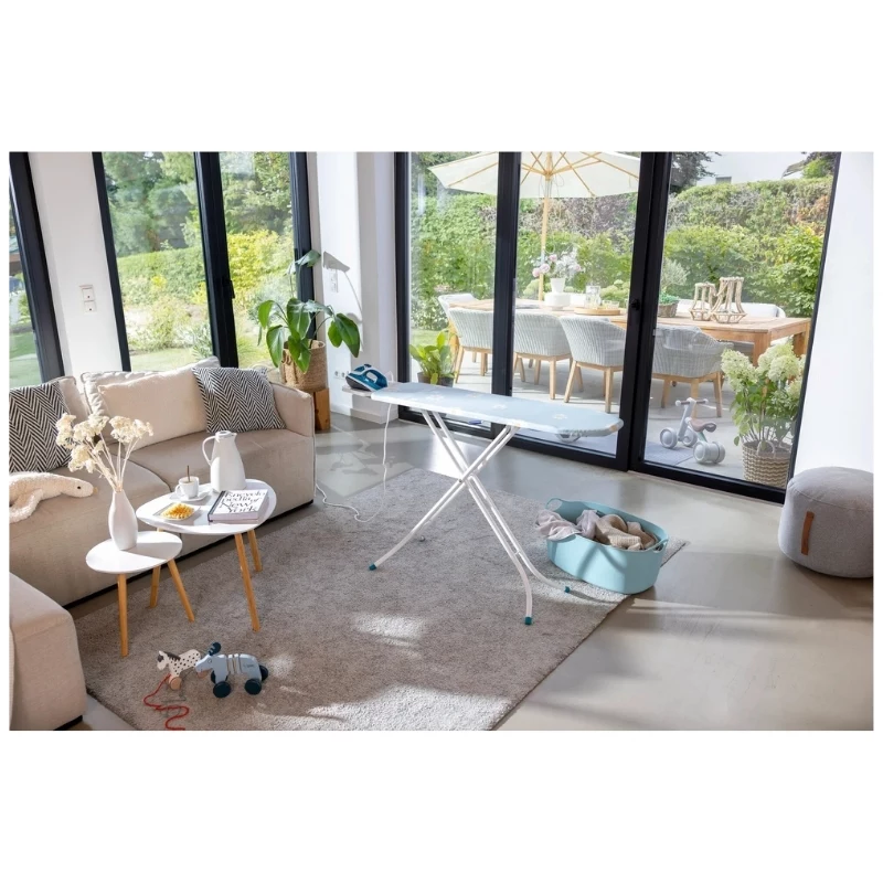 LEIFHEIT silityslauta Classic S Basic 110x30cm kiinteällä silitysraudan telineellä ja 7-kertaisella korkeudensäädöllä