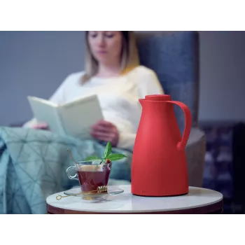 LEIFHEIT Thermos Harmonic punainen tyhjiöeristetty kannu 1,0 l
