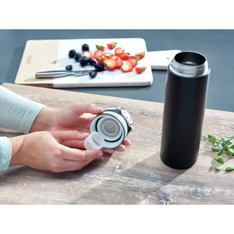 LEIFHEIT Thermo Flip 600ml musta eristetty matkamuki