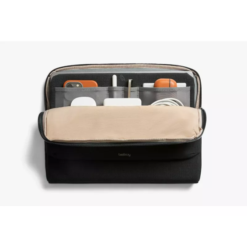 Bellroy Laptop Caddy 14 tuuman kotelo lisävarustelokeroilla - musta