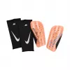 Nike Mercurial Lite jalkapallon säärisuojat oranssi DN3611 852 L
