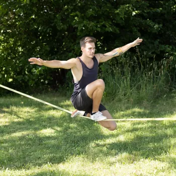 SCHILDKRÖT slackline-sarja 15 m keltainen, 50 mm leveä räikkäkiristys – tasapainoharjoittelusarja 970701