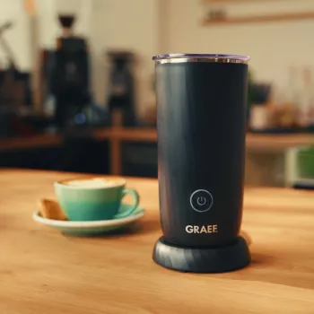 GRAEF MS 402 EU automaattinen maidonvaahdotin, 240 ml lämmityskapasiteetti, musta