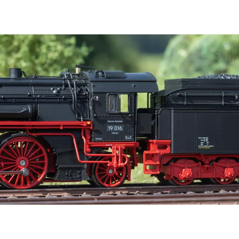 Märklin 038190 H0 höyryveturi sarja 19 016 DR/DDR