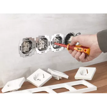 KWB 7-osainen ruuvitalttasarja jännitetesterillä, kromi-vanadiiniteräs, magneettiset kärjet, ergonominen 2-komponenttikahva 140870