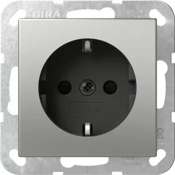 Gira System 55 SCHUKO-pistorasia sulkimella, ruostumaton teräs -optiikka 4183600