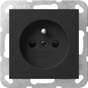 Gira 4485005 Schuko-pistorasia suojakoskettimella ja integroidulla shutterilla, System 55, puhtaanvalkoinen