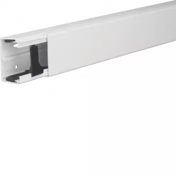 Hager LFE4006009016 säänkestävä UV-kestävä kaapelikanava 40x60 mm, 2 m, liikennevalkoinen
