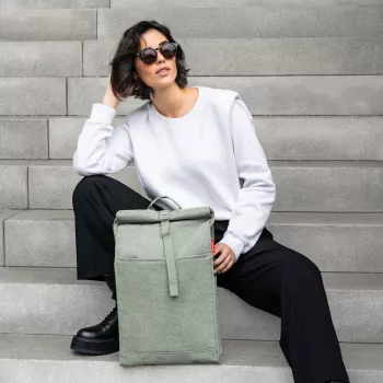 Reisenthel Urban Rolltop reppu 16L vihreä kierrätetty PET (EN 5048)