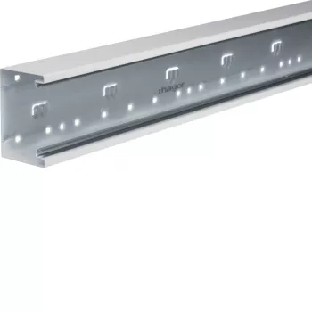 Hager BRS6510019016 jalkalistakanavan alaosa, etulukitus, 68x100mm, liikennevalkoinen, 2m
