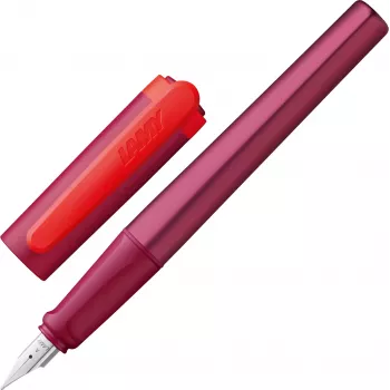LAMY nexx täytekynä Multi-Red A (aloittelija) ergonomisella otteella ja ruostumattomasta teräksestä valmistetulla kärjellä 1241765