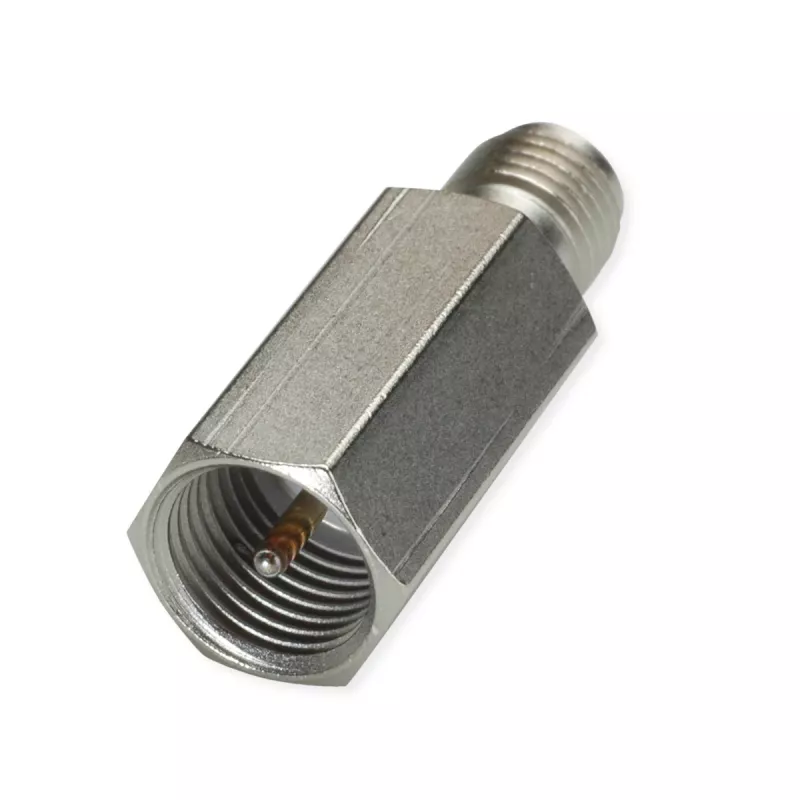 Telegärtner J01703A0000 FME-liitin–SMA-liitin RF-koaksiaaliadapteri, 50 ohm, DC-3 GHz, musta