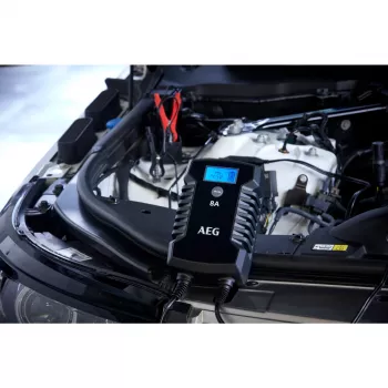 AEG LD8 10618 ajoneuvon akkulaturi 12V/24V 8A/4A automaattinen