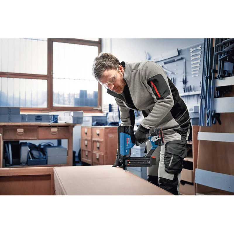 Bosch Professional GNH 18V-50-2M akku-18V-naulapistooli (paljas työkalu, sininen/musta)