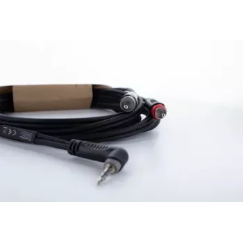 Cordial 14860 3,5 mm plugi - 2x RCA audio Y-adapterikaapeli 3 m musta
