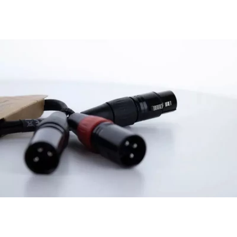 Cordial EY 0,3 m XLR Y-adapterikaapeli - 1x XLR naaras 2x XLR uros, musta 14880