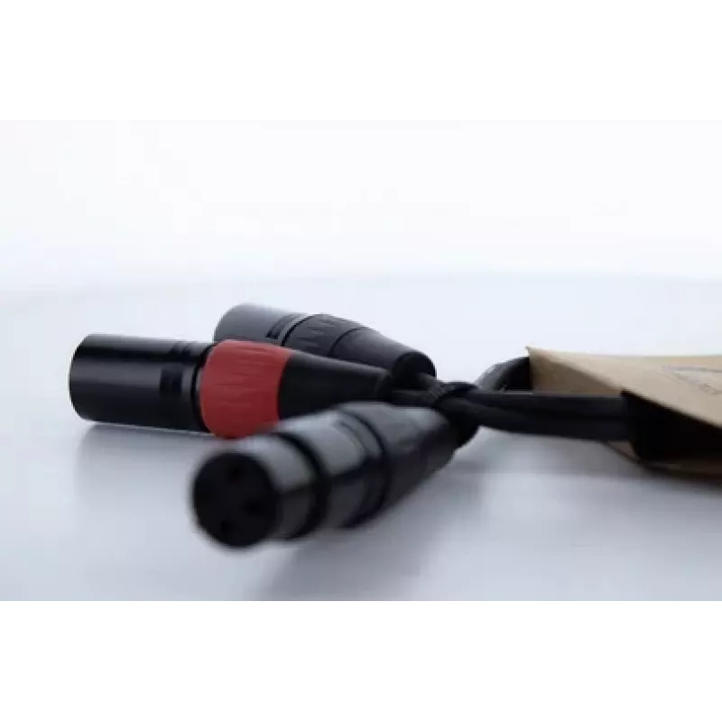 Cordial EY 0,3 m XLR Y-adapterikaapeli - 1x XLR naaras 2x XLR uros, musta 14880