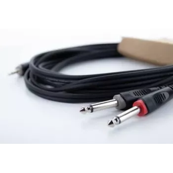 Cordial 14864 audio-Y-adapterikaapeli, 3,5mm stereo plugi - 2x 6,3mm mono plugi, 0,3m, PVC-kaksoiskaapeli, musta