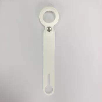 CYOO Apple AirTag silikoninen suojakotelo avaimenperällä - valkoinen (CY122409)