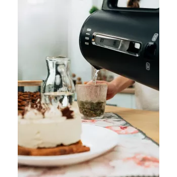 QUIN KTL-202 sähköinen vedenkeitin, 1,5 L, musta