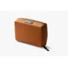Bellroy Tech Kit Compact – pronssi tekniikan tarvikkeiden järjestäjä
