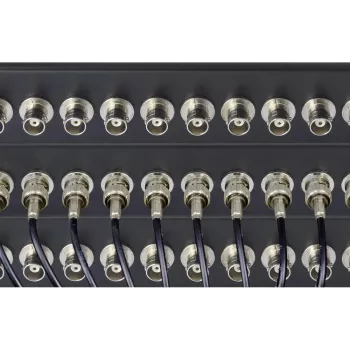Renkforce RF-4541184 19 tuuman 1U rack-asennettava BNC-patch-paneeli, 16 porttia, musta