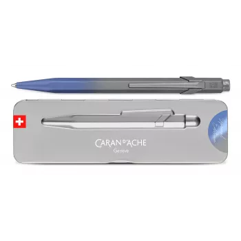 Caran d'Ache 849 kuulakärkikynä Storm Blue Claim Your Style 5th Edition medium sininen muste NM849.589